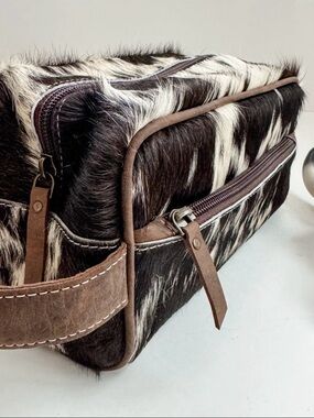 NWT Handcrafted Cowhide Toiletry Bag Brown & Cream Leather Trim